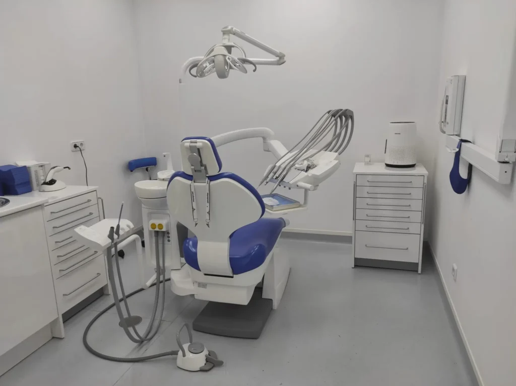 Gabinete dental con luz natural de Clínica Dental Odonty en Alcorcón