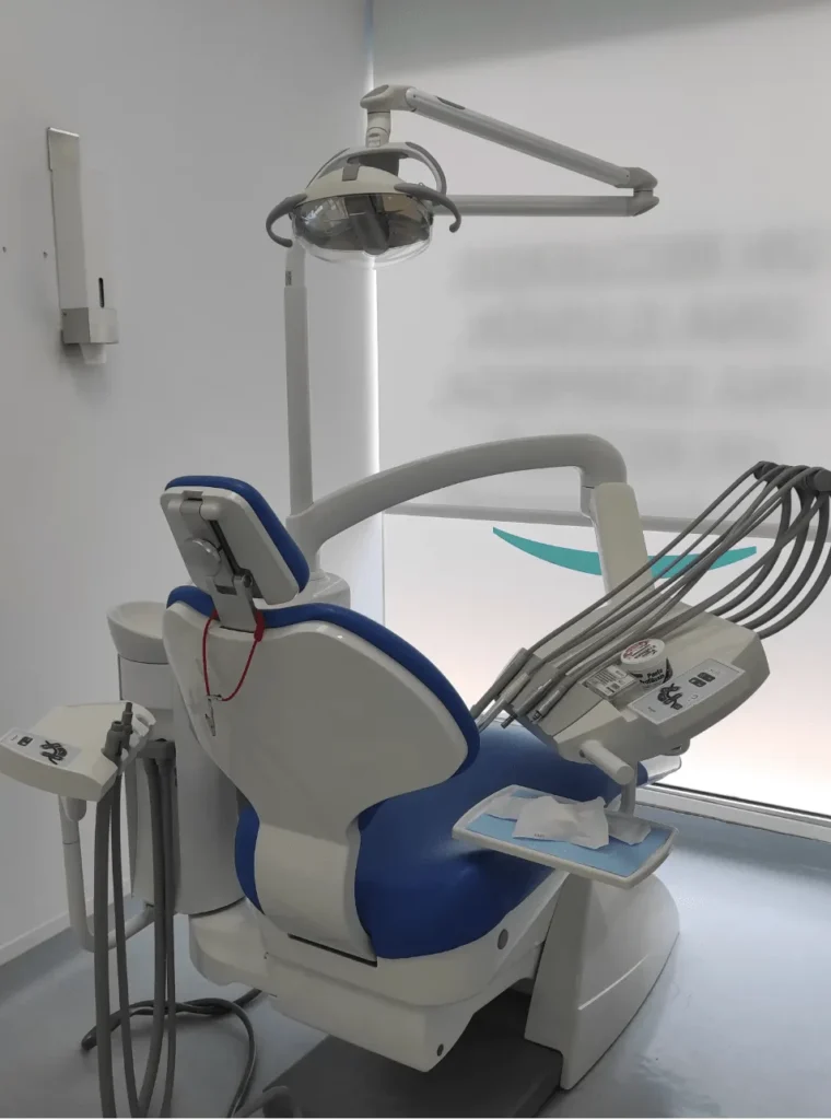 Gabinete exterior con luz natural de Clínica Dental Odonty en Alcorcón